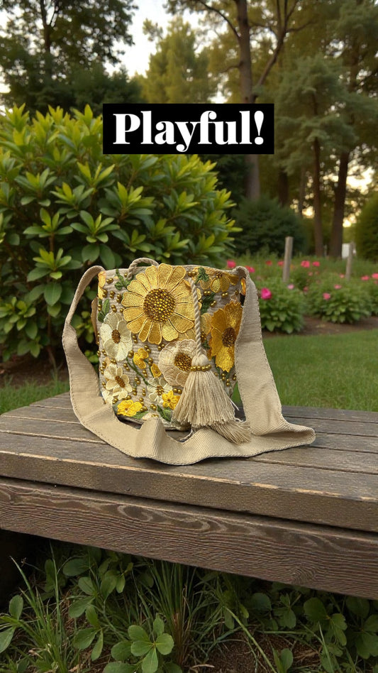 Wayuu' Daisy 3D Fower Beaded Hand Bag (Medium)